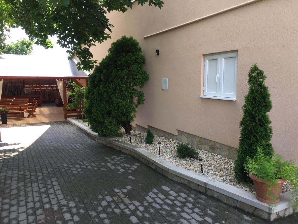 Patavar Panzio Etterem Gyongyospata Экстерьер фото